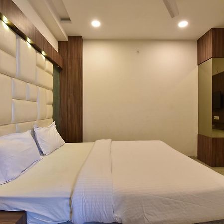 Hotel Lord Krishna Rohera Exterior photo