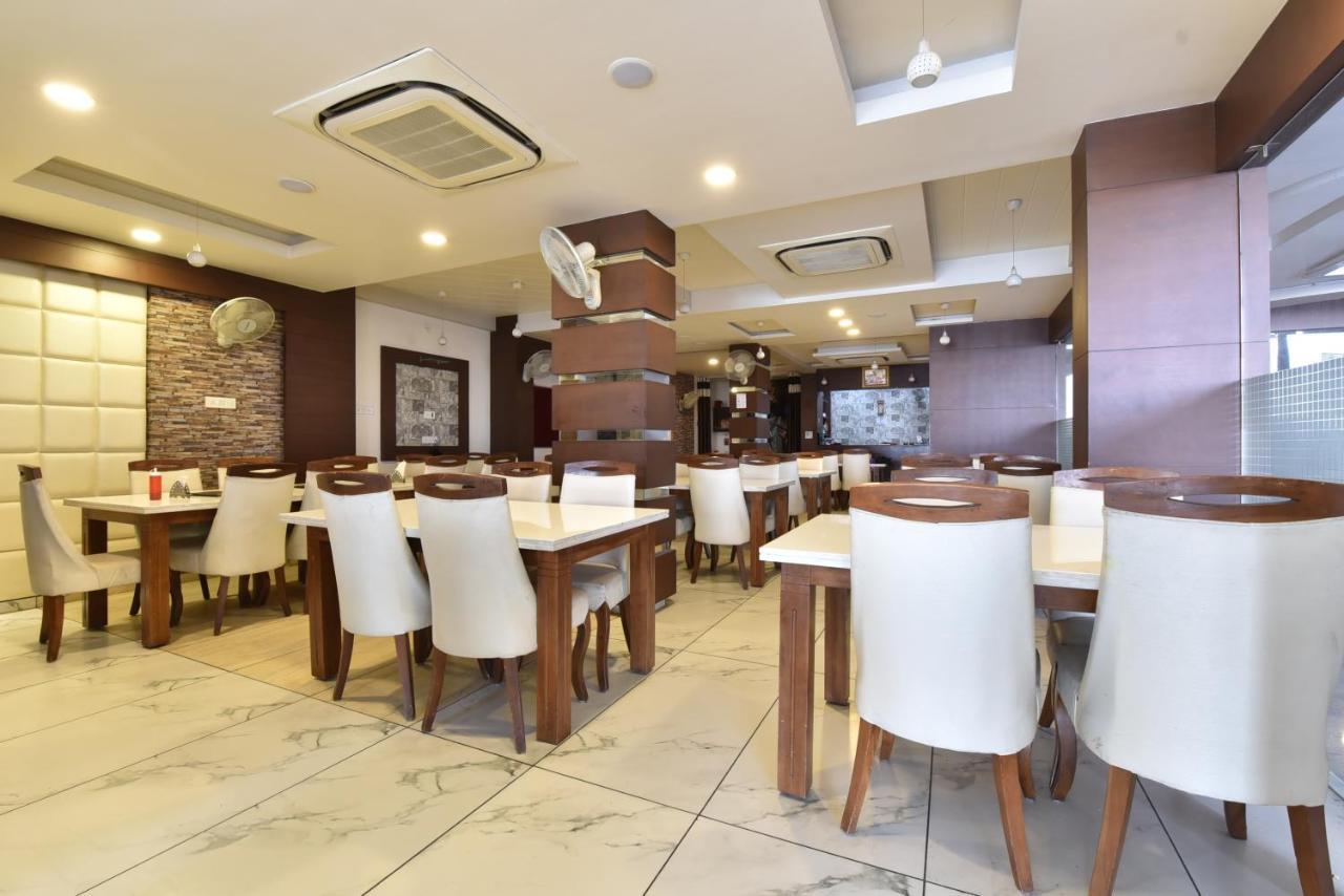 Hotel Lord Krishna Rohera Exterior photo