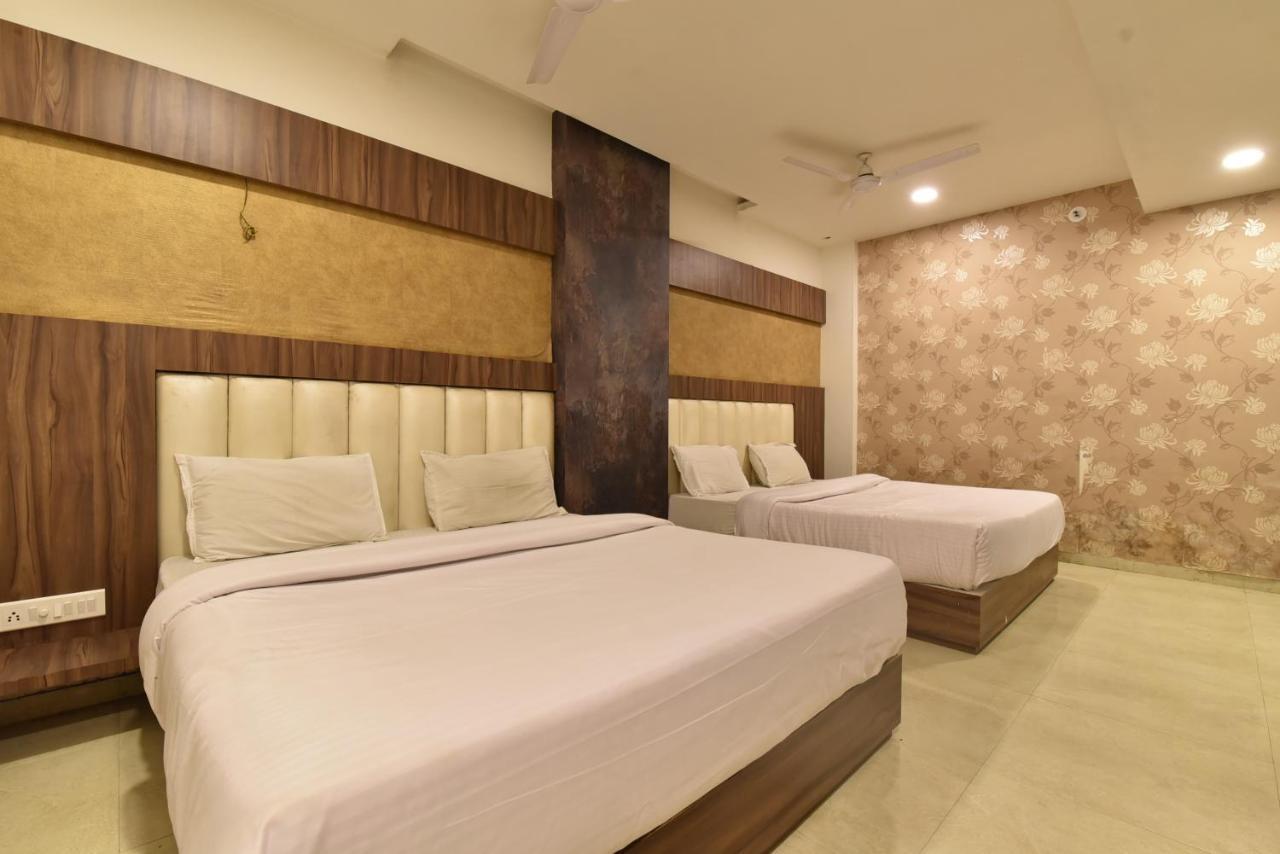 Hotel Lord Krishna Rohera Exterior photo
