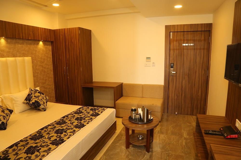 Hotel Lord Krishna Rohera Exterior photo