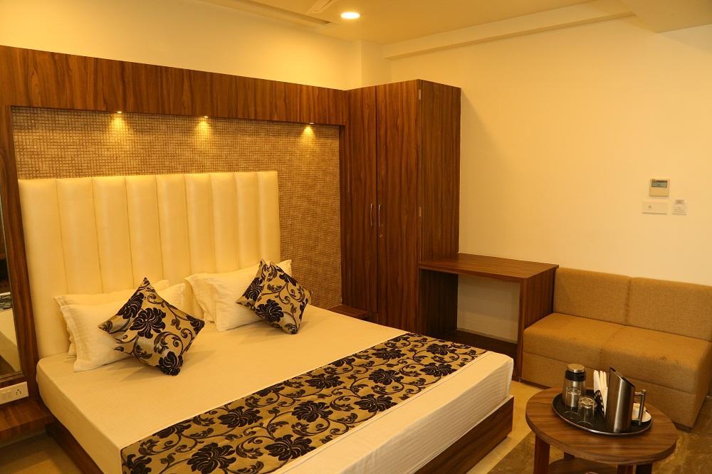 Hotel Lord Krishna Rohera Exterior photo