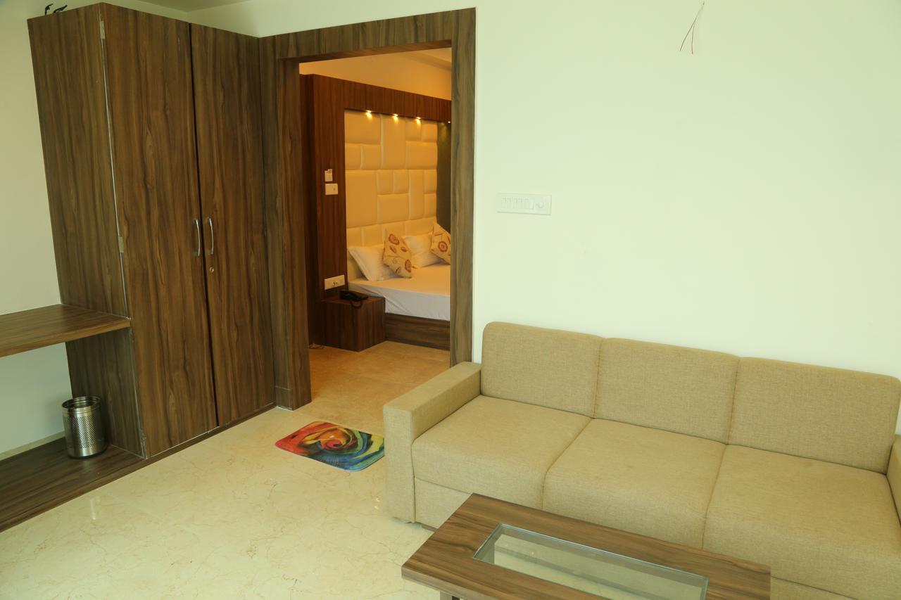 Hotel Lord Krishna Rohera Exterior photo