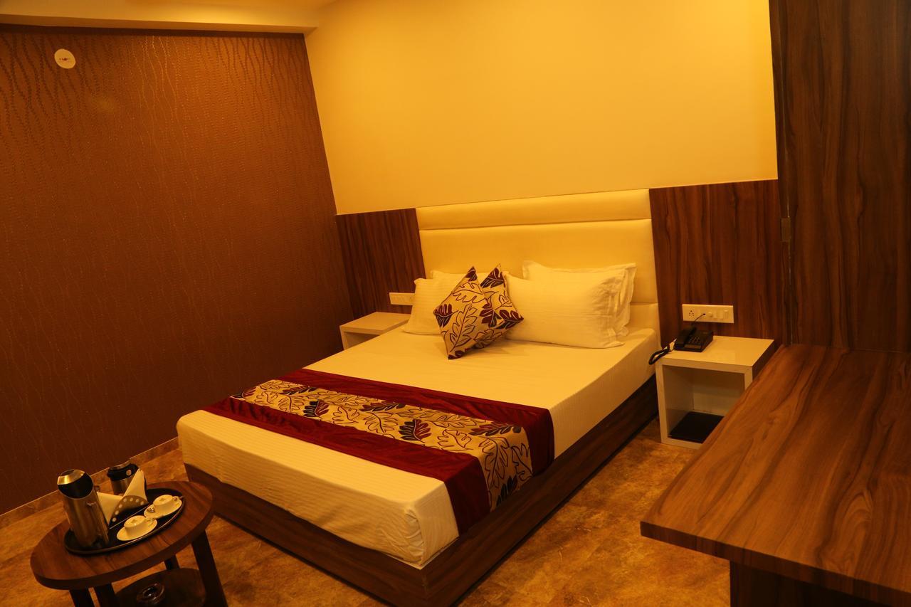 Hotel Lord Krishna Rohera Exterior photo